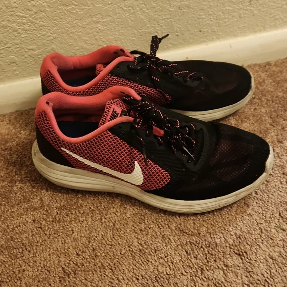 Nike Women's Revolution 3 Sneakers - Picture 1 of 7